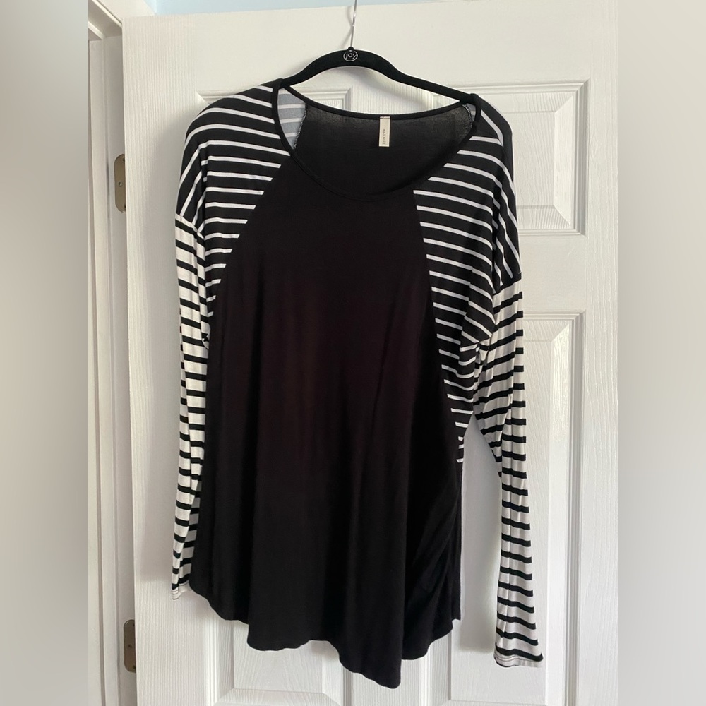 Ladies tunic and size XL black with stripes sleeves and thumb holes